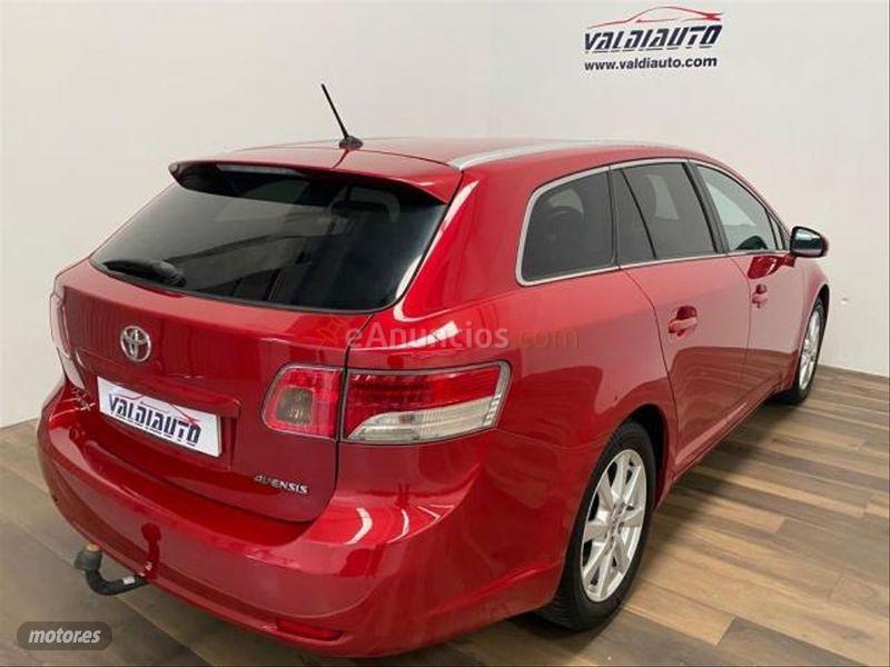 Toyota Avensis 2.2 D4D Executive Wagon de 2009 con 264.001 Km por 7.500 EUR. en Navarra
