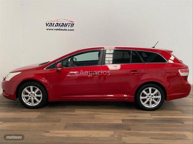 Toyota Avensis 2.2 D4D Executive Wagon de 2009 con 264.001 Km por 7.500 EUR. en Navarra