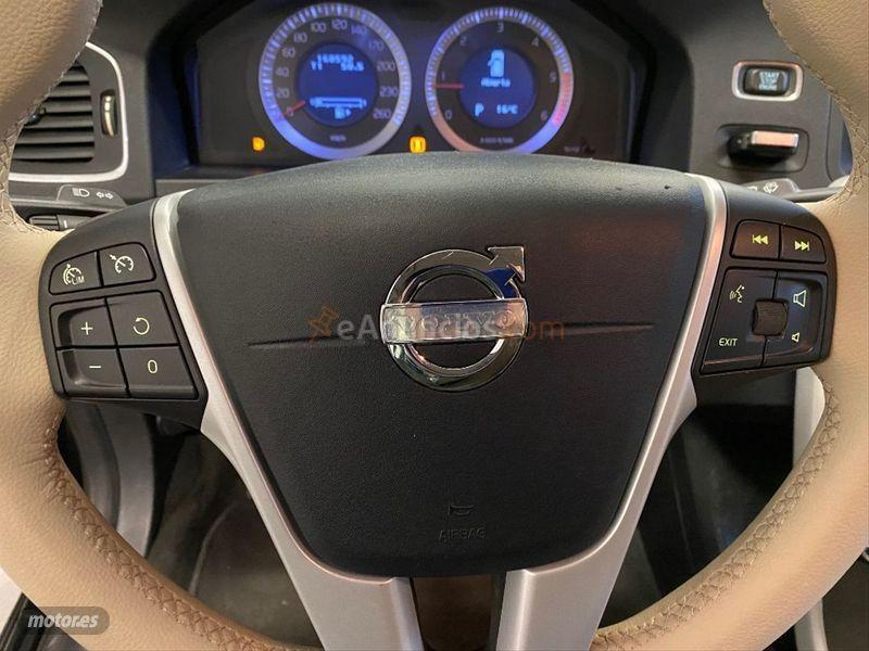 Volvo V 60 2.0 D3 Momentum Auto de 2011 con 160.000 Km por 10.900 EUR. en Madrid