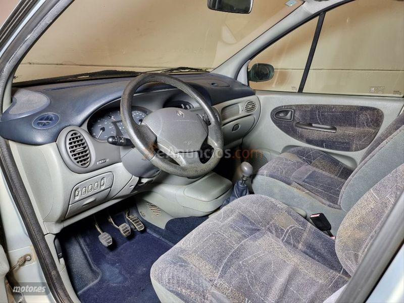 Renault Megane SCENIC RXE 1.6 16V de 2000 con 92.104 Km por 1.899 EUR. en Castellon