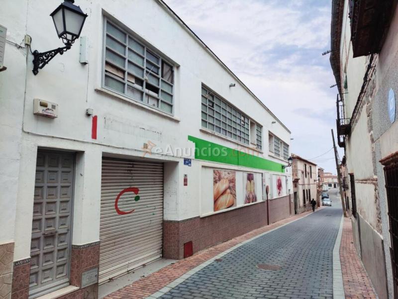 AMPLIO LOCAL EN EL CENTRO DE SONSECA