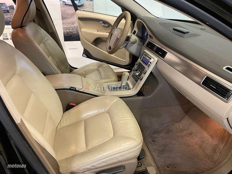 Volvo XC 70 D5 Summum de 2007 con 260.000 Km por 10.999 EUR. en Madrid