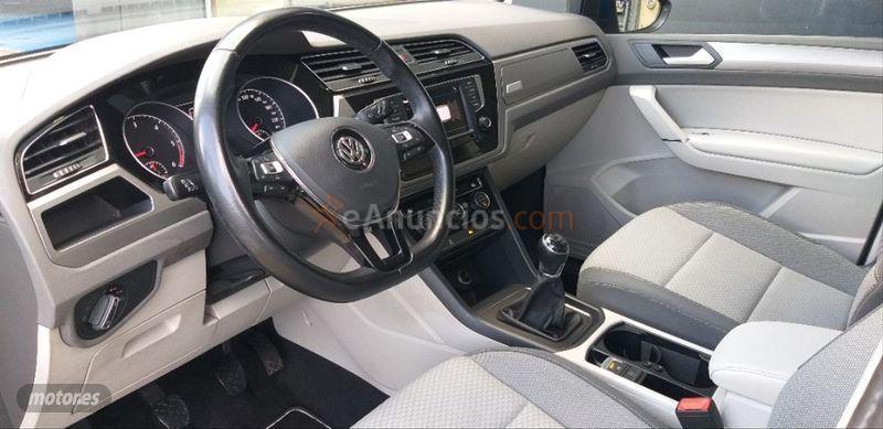 Volkswagen Touran Advance 2.0 TDI SCR 150CV BMT de 2016 con 163.000 Km por 19.900 EUR. en A Coruna