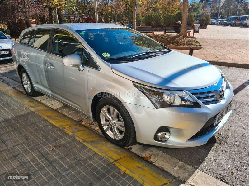 Toyota Avensis 120D Comfort Cross Sport de 2012 con 121.000 Km por 8.900 EUR. en Barcelona
