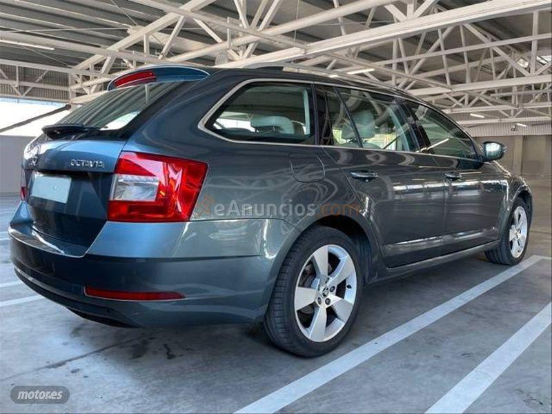 Skoda Octavia Combi 1.6 TDI 85KW 115CV DSG Style de 2017 con 48.000 Km por 15.900 EUR. en Cordoba