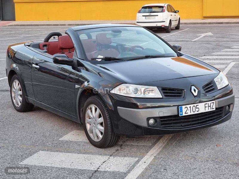 Renault Megane Coupecabrio Dynamique 1.6 16v de 2007 con 79.500 Km por 4.000 EUR. en Granada