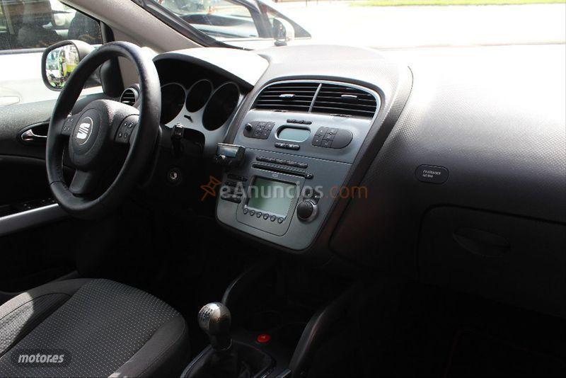 Seat Altea XL 1.6 102cv Stylance de 2007 con 84.000 Km por 5.995 EUR. en Zaragoza