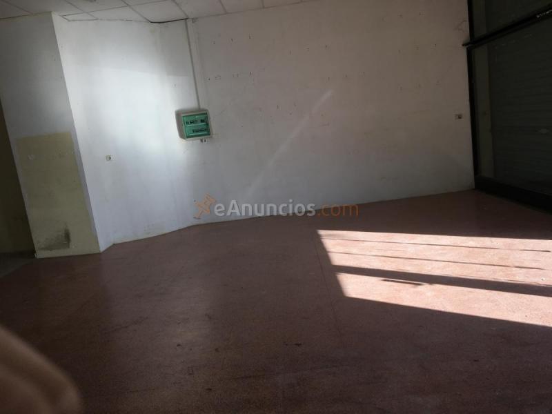 Se Alquila Local Comercial C Ton Sirera,4
