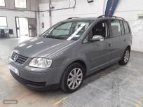 Volkswagen Touran 2.0 TDI ADVANCE de 2005 con 285.000 Km por 4.100 EUR. en Badajoz