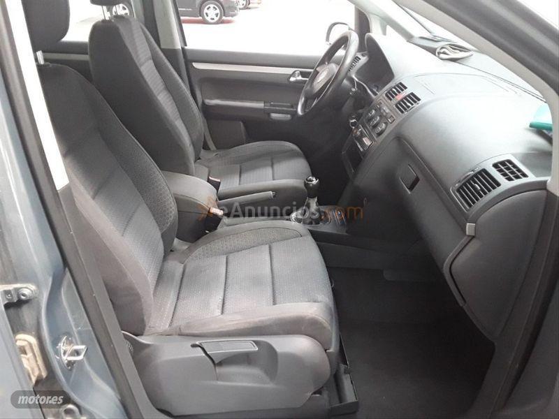 Volkswagen Touran 2.0 TDI ADVANCE de 2005 con 285.000 Km por 4.100 EUR. en Badajoz