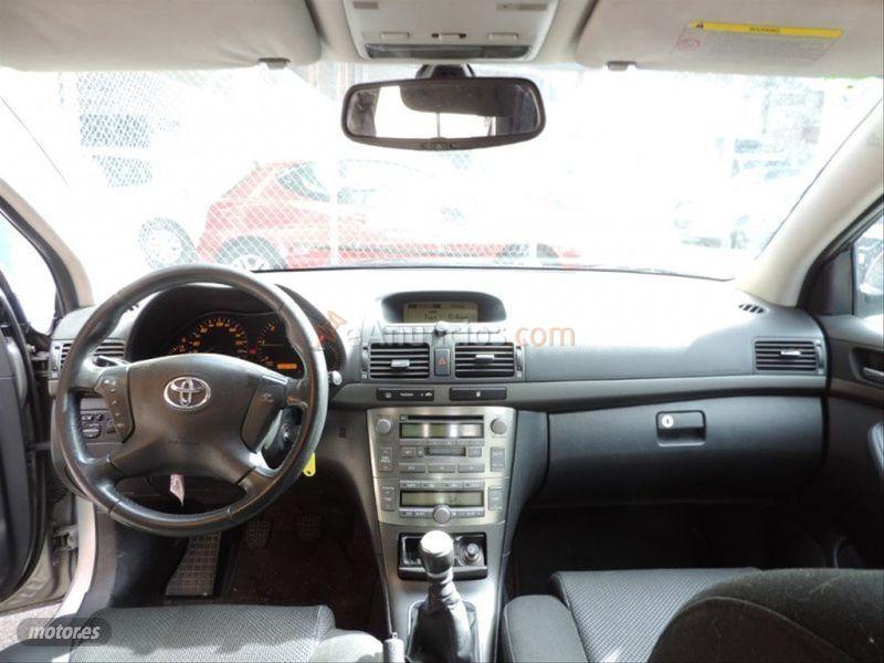 Toyota Avensis 2.2 D4D Clean Power Sport Wagon de 2006 con 285.000 Km por 3.100 EUR. en Badajoz