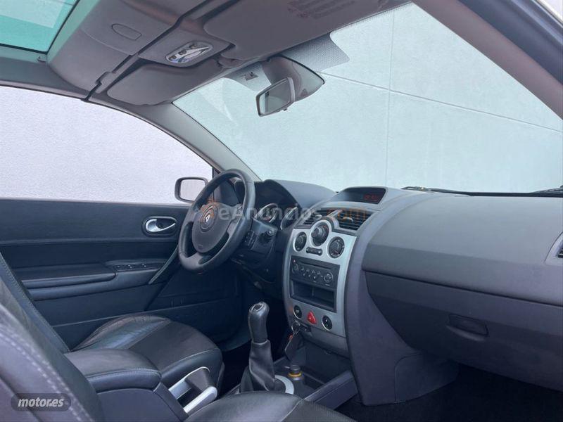 Renault Megane COUPECABR. CONFORT DYNAMIQUE 1.6 16v de 2005 con 190.000 Km por 3.850 EUR. en Barcelona