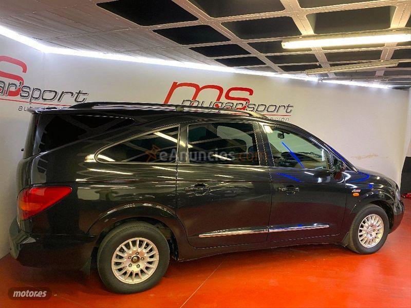 Ssangyong Rodius 270Xdi Limited AWD de 2008 con 259.000 Km por 6.800 EUR. en Madrid