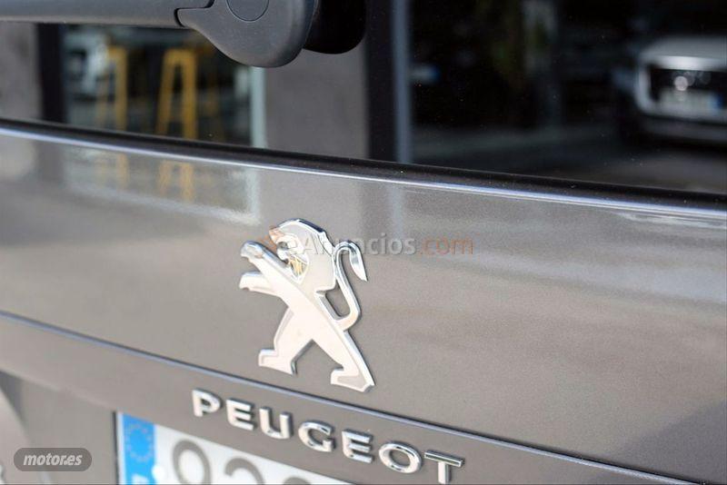 Peugeot Traveller Business 2.0 BlueHDi 128KW EAT6 Standard de 2018 con 60.000 Km por 32.900 EUR. en Barcelona