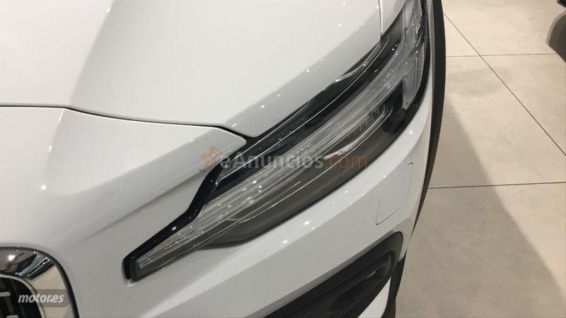 Volvo V 60 2.0 D4 AUTO PRO de 2019 con 21.500 Km por 41.900 EUR. en Cantabria