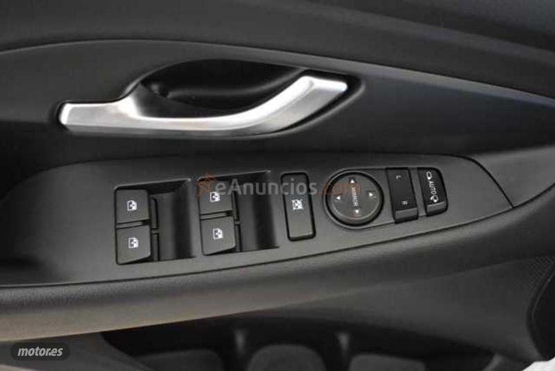 Hyundai i30 1.0 TGDI Klass 48V 120 de 2021 con 15 Km por 21.790 EUR. en Sevilla