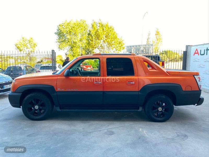 Cadillac Escalade  de 2002 con 150.000 Km por 15.900 EUR. en Madrid