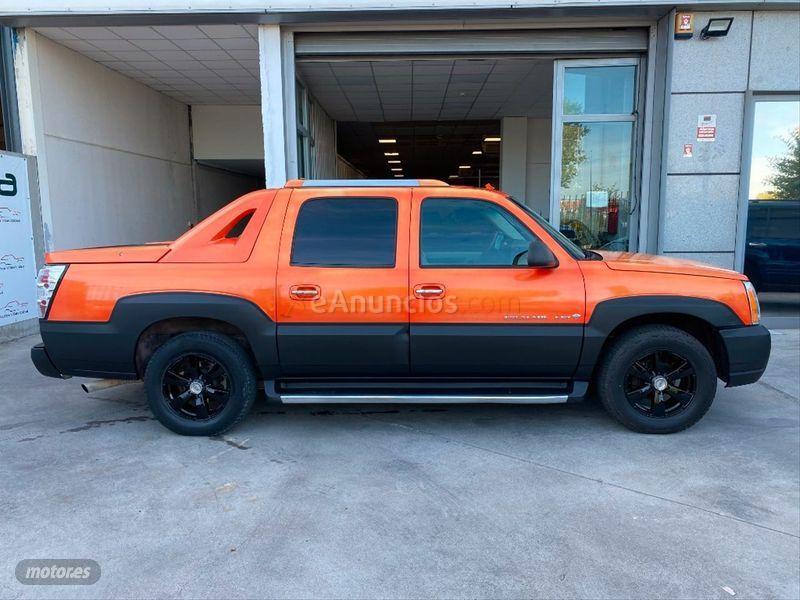 Cadillac Escalade  de 2002 con 150.000 Km por 15.900 EUR. en Madrid