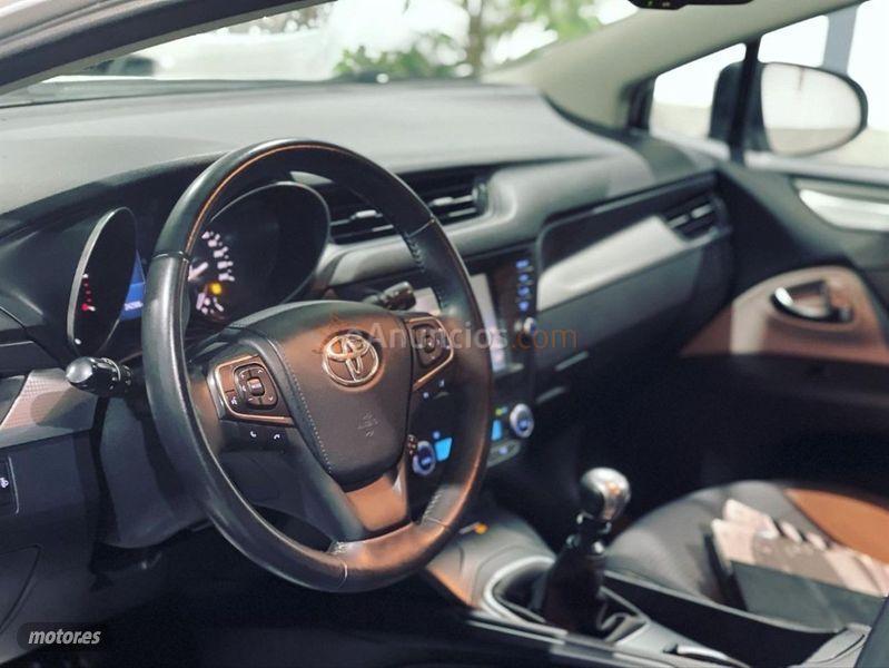 Toyota Avensis 1.6 115D ADVANCE TS de 2016 con 240.000 Km por 9.500 EUR. en Sevilla