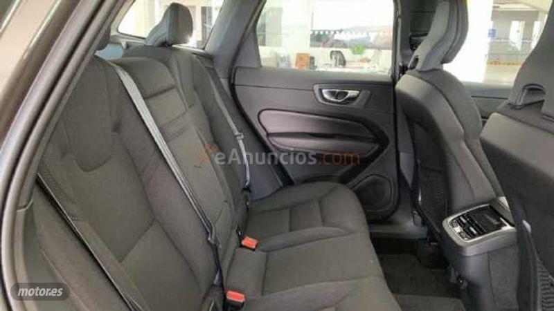 Volvo XC 60 2.0 B4 D MOMENTUM PRO AUTO 197 5P de 2021 con 2.020 Km por 44.900 EUR. en Ciudad Real