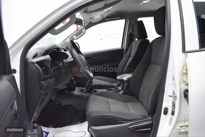 Toyota Hilux 2.4 D4D Cabina Doble GX de 2018 con 119.000 Km por 24.500 EUR. en Ciudad Real