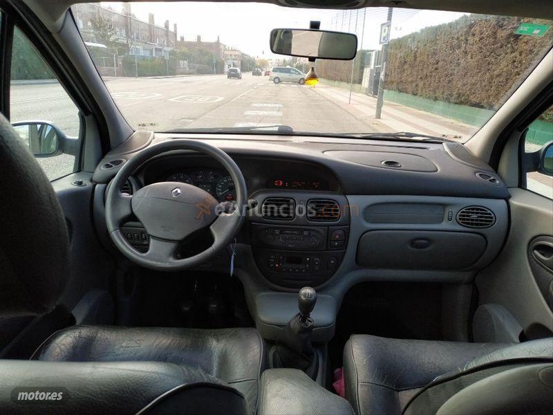 Renault Megane SCENIC DYNAMIQUE 1.9DCI de 2002 con 189.000 Km por 1.890 EUR. en Guadalajara
