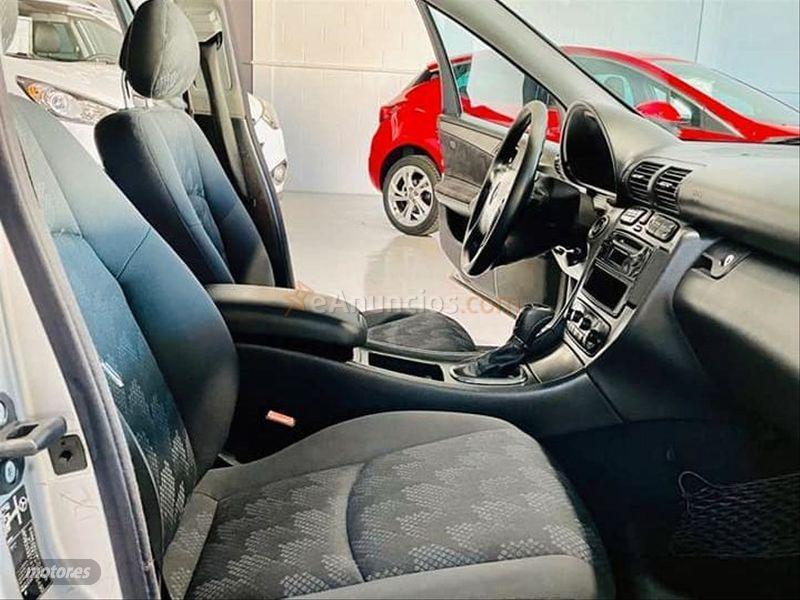 Mercedes Clase C C 220 CDI CLASSIC de 2001 con 280.000 Km por 4.300 EUR. en Sevilla