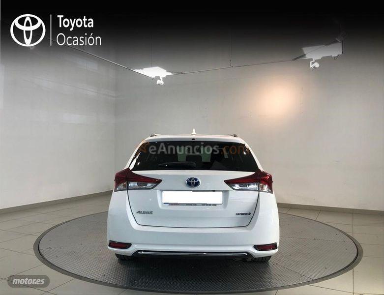 Toyota Auris 1.8 140H Active Touring Sports de 2017 con 78.000 Km por 15.500 EUR. en Leon
