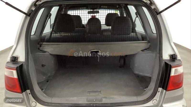 Kia Carens 2.0 CRDi LX de 2004 con 125.987 Km por 2.060 EUR. en Toledo